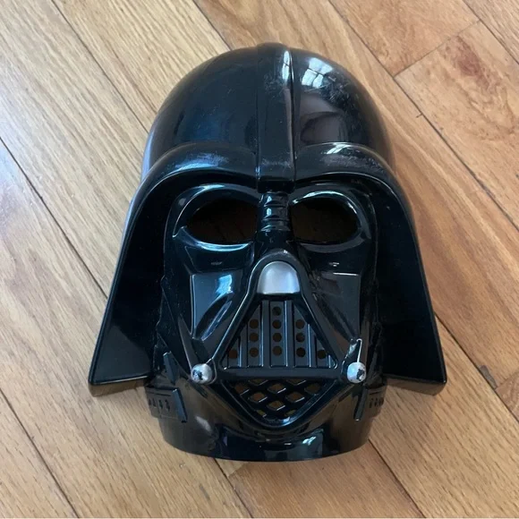 Kids Darth Vader Costume - Size 4T- Disney Store- Halloween- - Picture 3 of 8